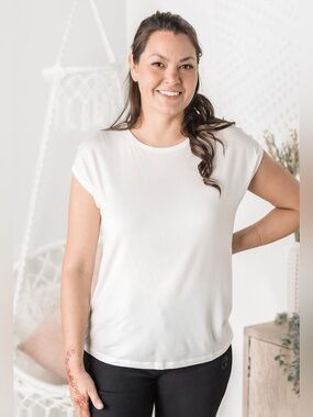 Plain & Simple Top (NWOT)🍒 White, Size X-Small **with stretch